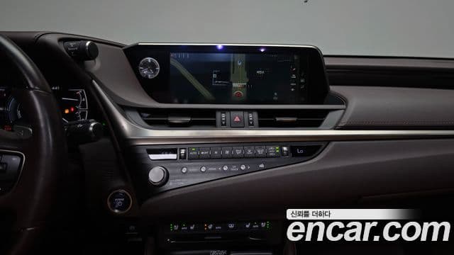 Lexus ES300h 2021 — фото 13 из 20