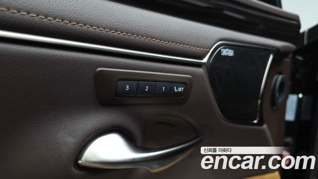 Lexus ES300h 2021 — Photo 30/42