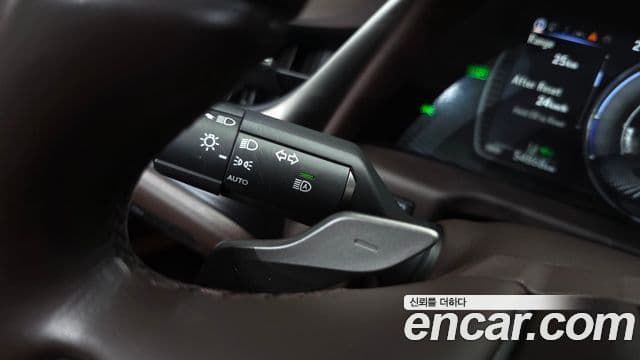 Lexus ES300h 2021 — Photo 2/42