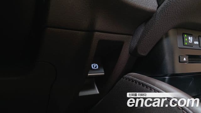 Lexus ES300h 2021 — Photo 18/42