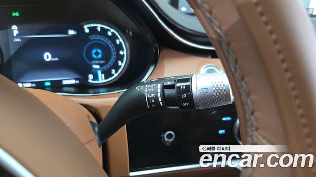 Genesis GV70 2023 — ფოტო 18/20