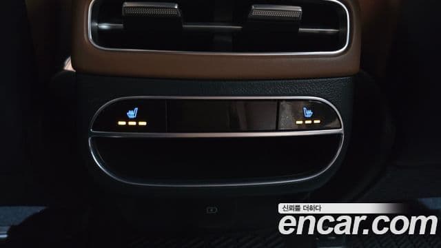 Genesis GV70 2023 — ფოტო 19/20