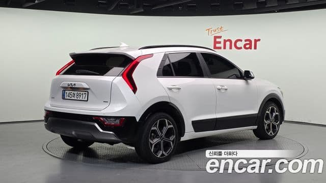 Kia Niro 2023 — ფოტო 2/20