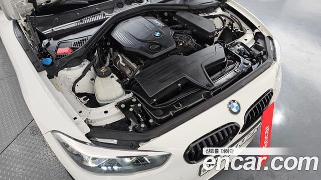 BMW 1 Series 2018 — Şəkil 20/32