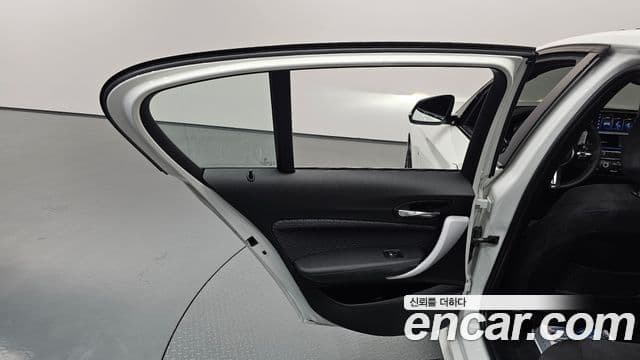 BMW 1 Series 2018 — Şəkil 16/32