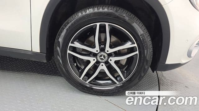 Mercedes-Benz GLA-Class 2019 — Şəkil 6/31