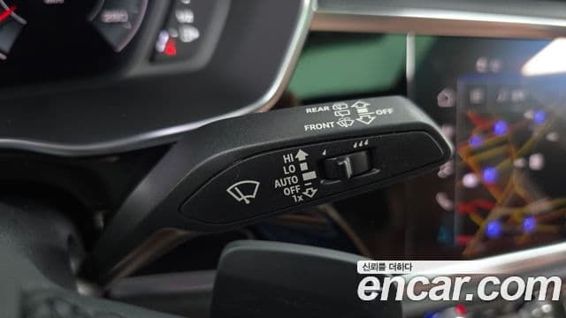 Audi Q3 2023 — ფოტო 16/31