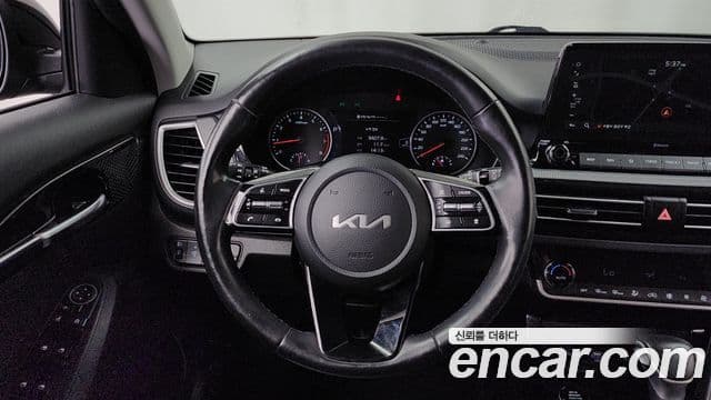 Kia Seltos 2022 — Şəkil 13/20