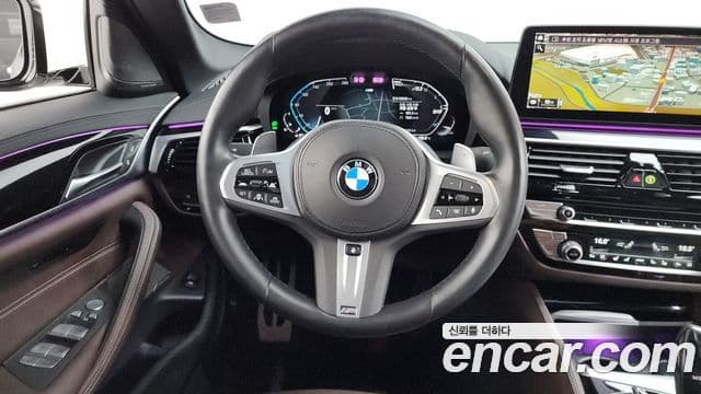 BMW 5 Series 2023 — ფოტო 13/20