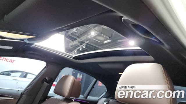 BMW 5 Series 2023 — ფოტო 17/20