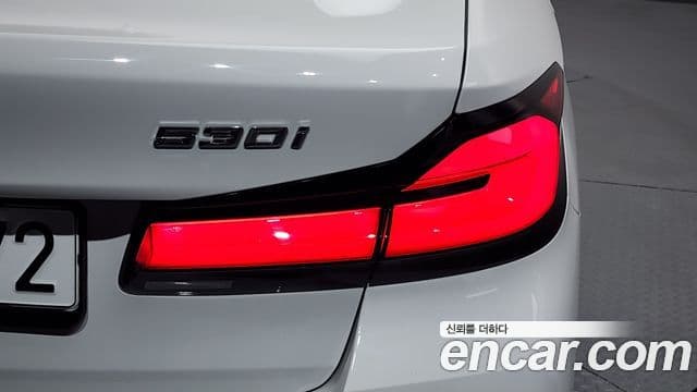 BMW 5 Series 2023 — ფოტო 18/33