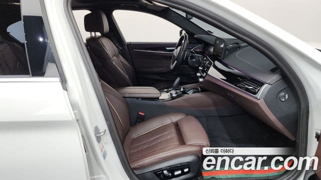 BMW 5 Series 2023 — ფოტო 33/33