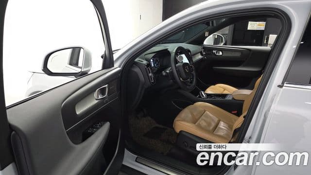 Volvo XC40 2021 — фото 10 из 20