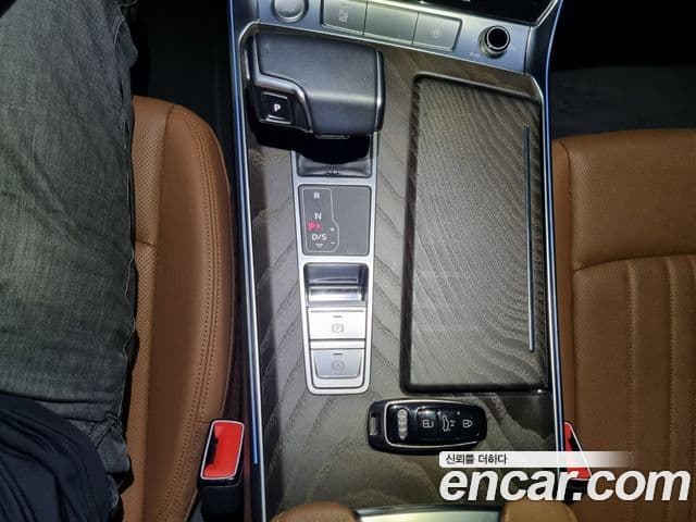 Audi A6 2020 — ფოტო 8/20