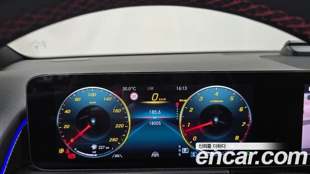 Mercedes-Benz GLB-Class 2023 — ფოტო 6/20