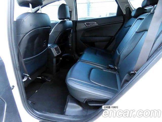 Kia Sportage 2022 — ფოტო 6/19