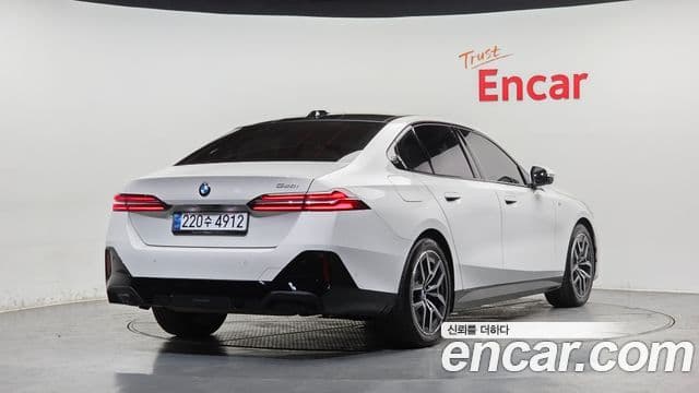 BMW 5 Series 2024 — фото 2 из 20