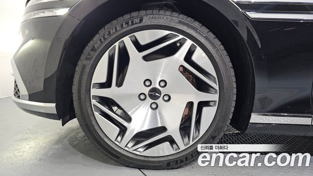 Genesis G90 2023 — Photo 6/20