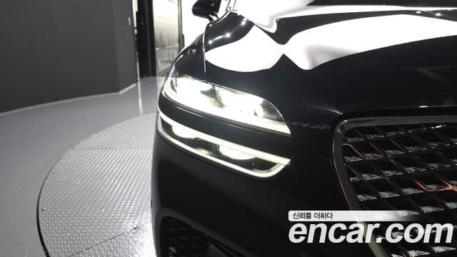 Genesis GV70 2022 — ფოტო 26/34