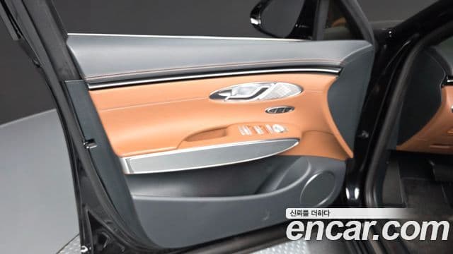Genesis GV70 2022 — ფოტო 32/34