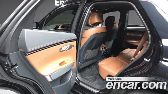 Genesis GV70 2022 — ფოტო 29/34