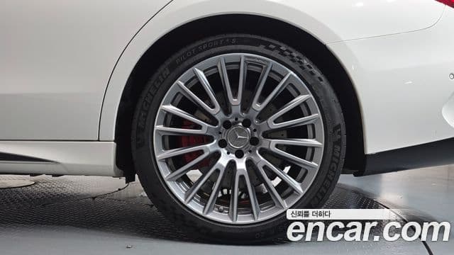 Mercedes-Benz E-Class 2025 — Photo 24/36