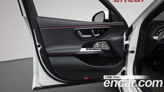 Mercedes-Benz E-Class 2025 — Photo 3/36