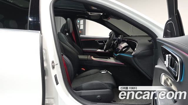 Mercedes-Benz E-Class 2025 — Photo 18/36