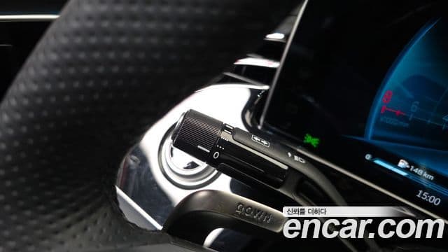 Mercedes-Benz E-Class 2025 — Photo 19/36