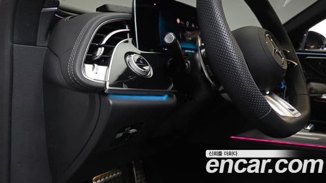 Mercedes-Benz E-Class 2025 — Photo 22/36