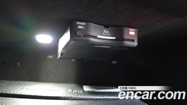Mercedes-Benz E-Class 2025 — Photo 8/36