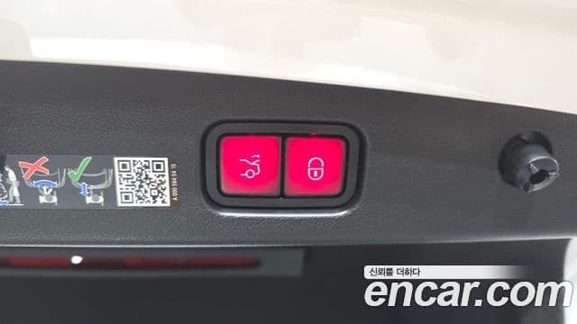 Mercedes-Benz E-Class 2025 — Photo 11/36