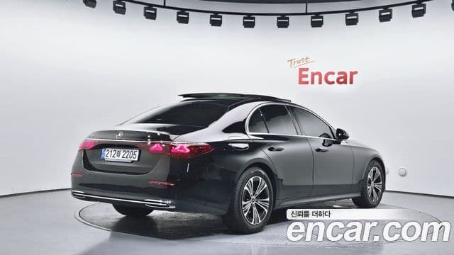 Mercedes-Benz E-Class 2024 — Şəkil 1/20