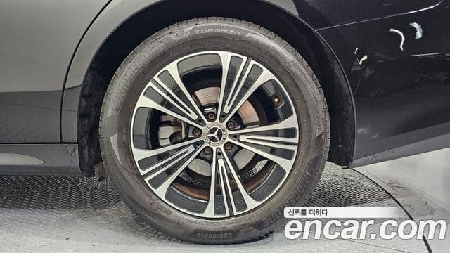 Mercedes-Benz E-Class 2024 — Photo 4/30