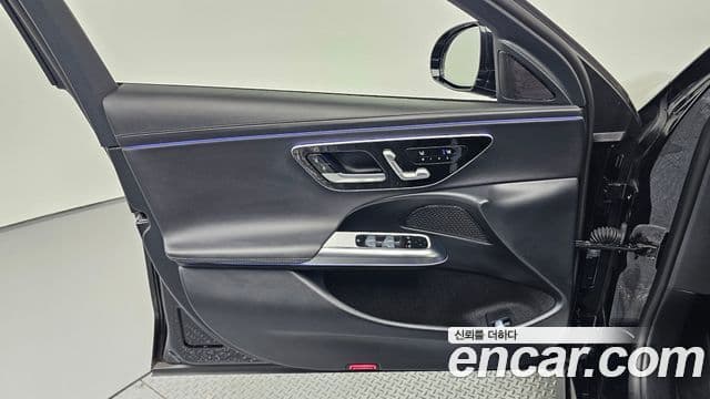 Mercedes-Benz E-Class 2024 — Photo 29/30