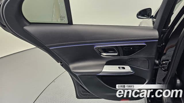 Mercedes-Benz E-Class 2024 — Photo 13/30