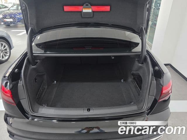 Audi A4 2023 — ფოტო 18/20