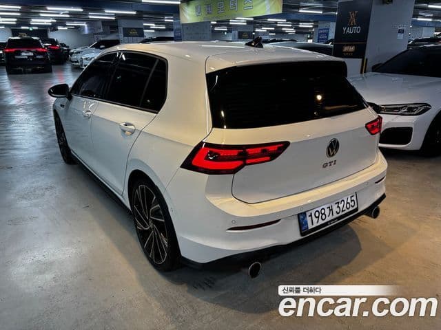 Volkswagen Golf 2024 — ფოტო 1/20