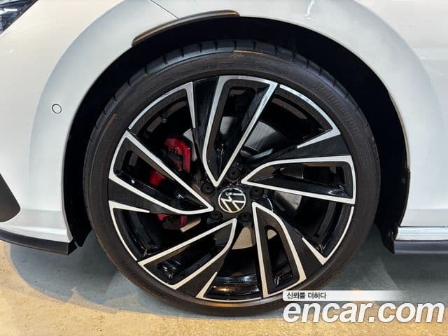 Volkswagen Golf 2024 — ფოტო 4/20