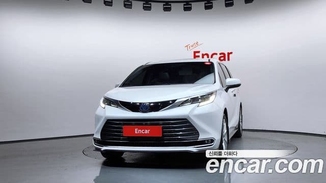 Toyota Sienna 2023 — ფოტო 3/20