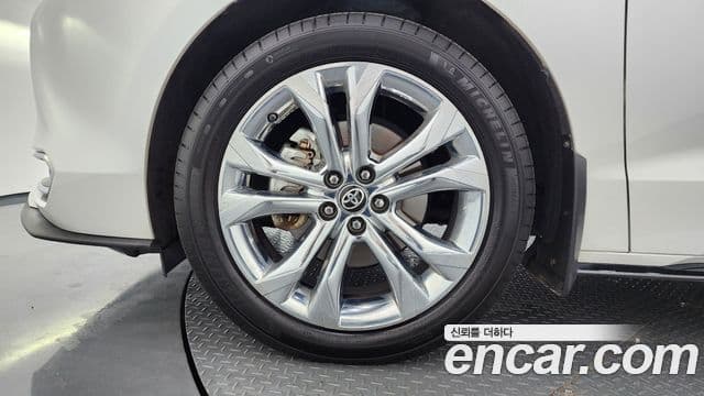 Toyota Sienna 2023 — ფოტო 5/20
