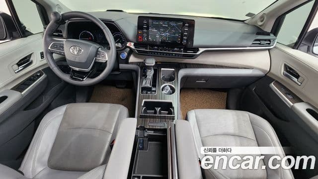 Toyota Sienna 2023 — ფოტო 7/20