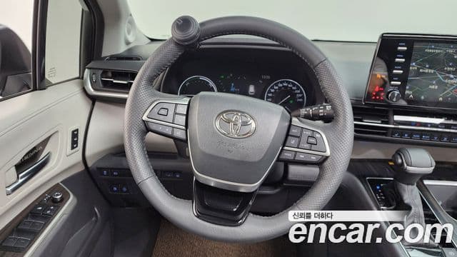 Toyota Sienna 2023 — ფოტო 12/20