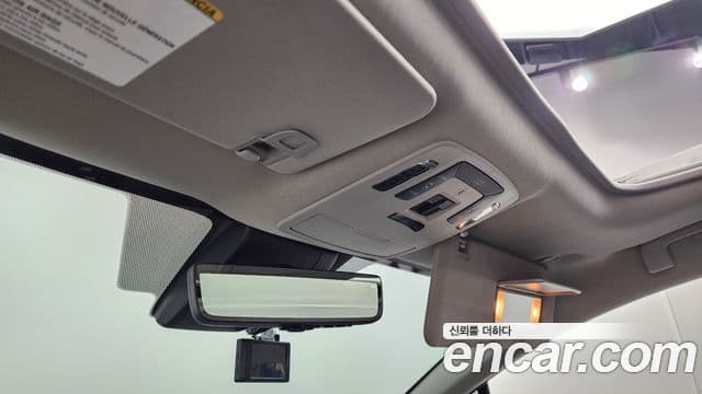Toyota Sienna 2023 — ფოტო 17/20