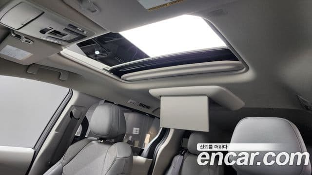 Toyota Sienna 2023 — ფოტო 18/20