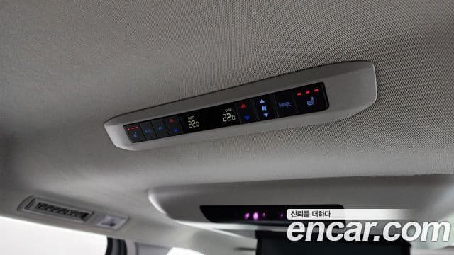 Toyota Sienna 2023 — ფოტო 19/20