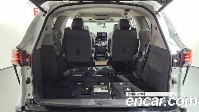 Toyota Sienna 2023 — ფოტო 20/20