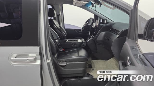 Hyundai Staria 2022 — фото 11 из 20
