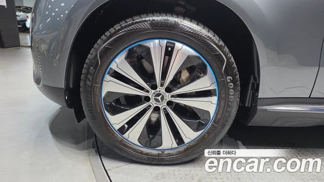 Mercedes-Benz EQC 2021 — ფოტო 16/33