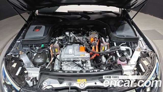 Mercedes-Benz EQC 2021 — ფოტო 24/33